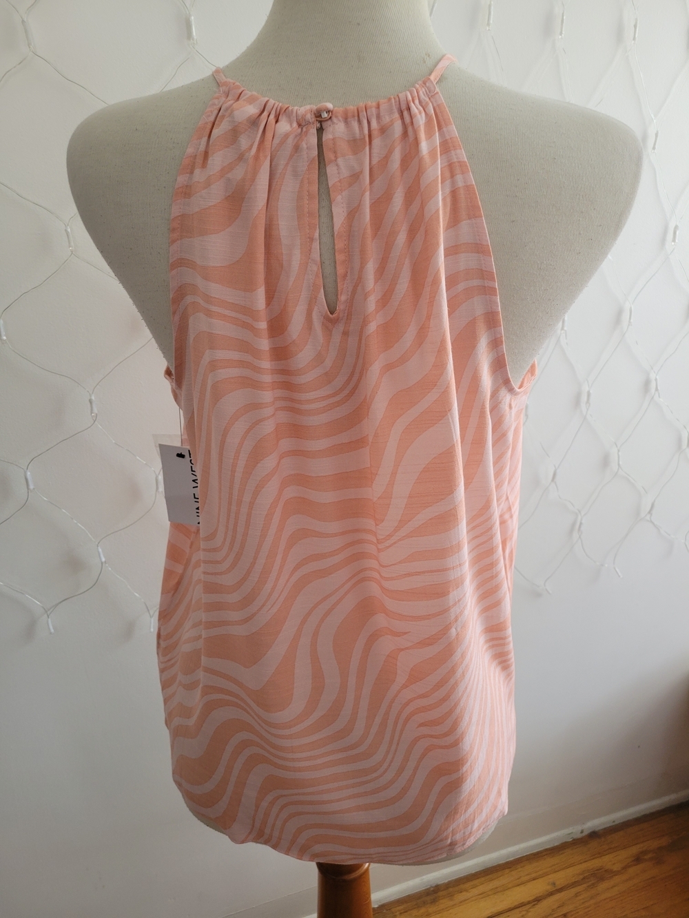 ¤ Size Large • Sleeveless Peached Pink Wave-Print Halter Top • Nine West - Picture 2 of 5